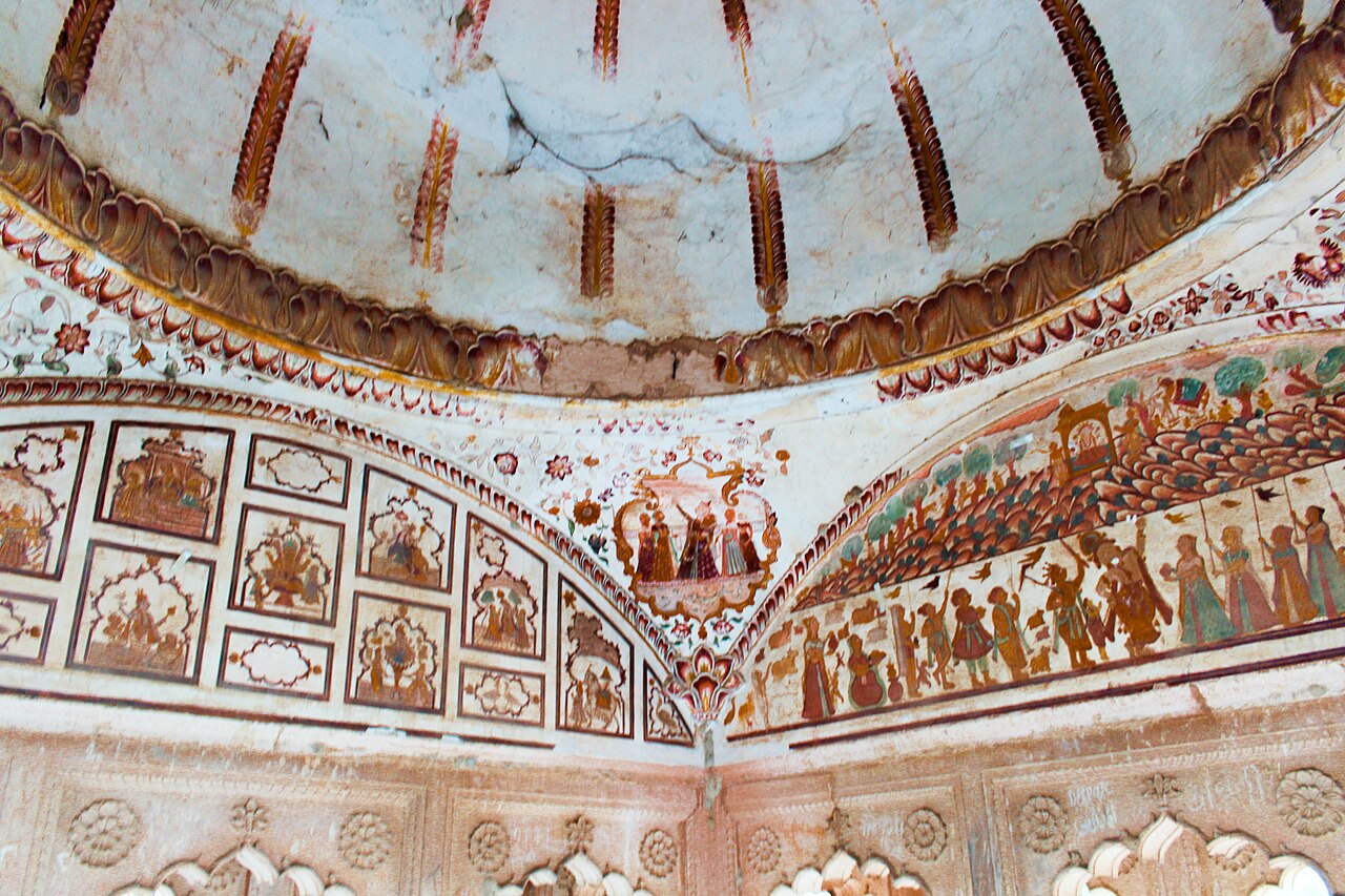 Inside the chhatris of Kusum Sarovar