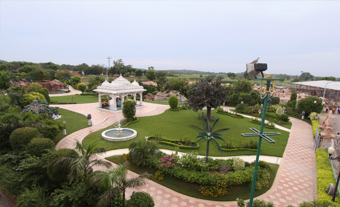 The garden of Rangeeli Mahal