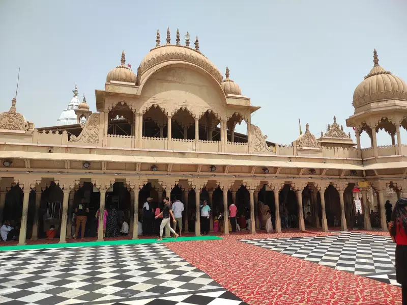 Radha Rani temple courtyard, Barsana